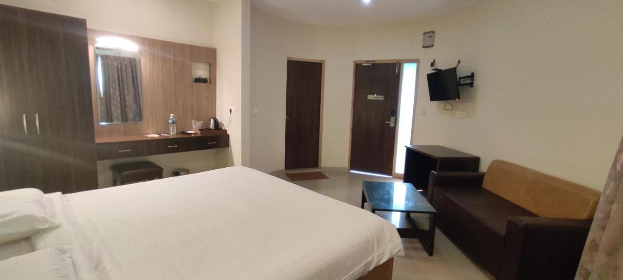 Lamel Cove Beach Resort Puducherry Buitenkant foto