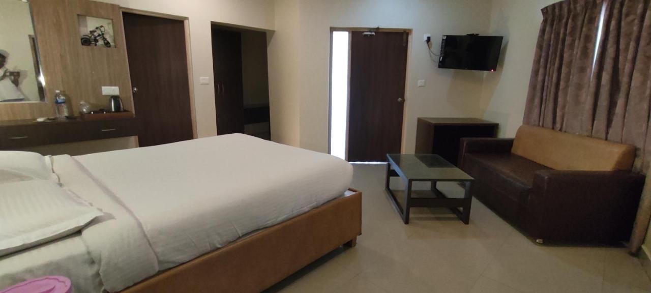 Lamel Cove Beach Resort Puducherry Buitenkant foto