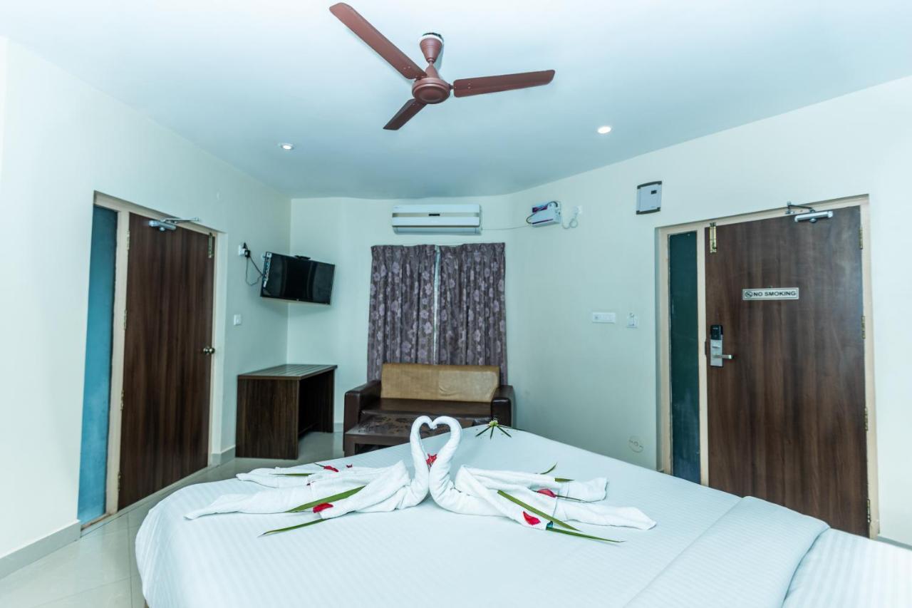 Lamel Cove Beach Resort Puducherry Buitenkant foto