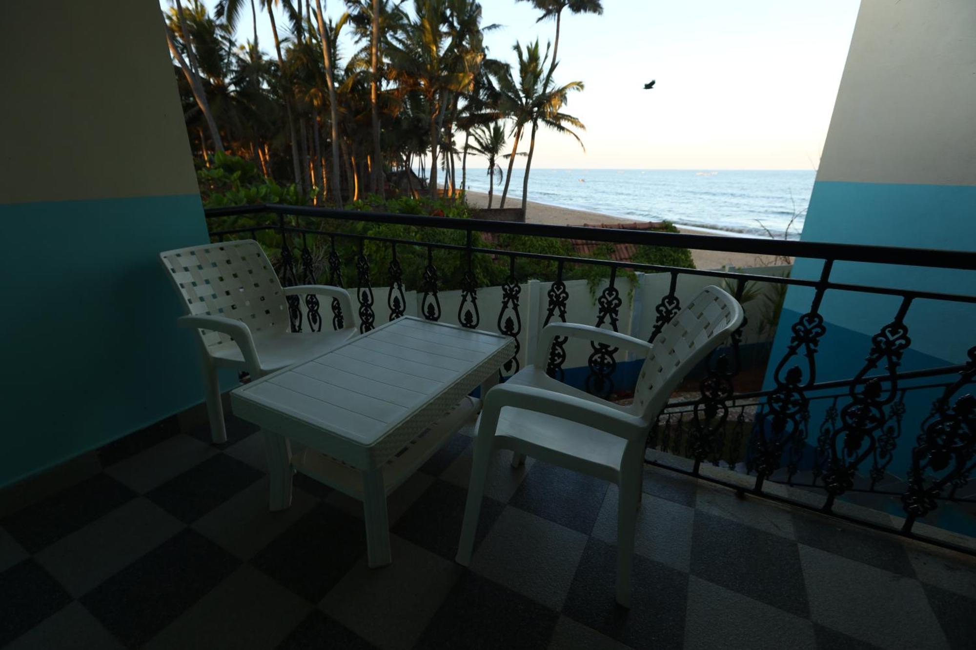 Lamel Cove Beach Resort Puducherry Buitenkant foto